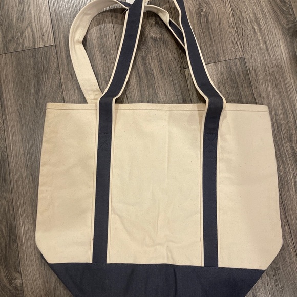 Disney Tote - Picture 3 of 4